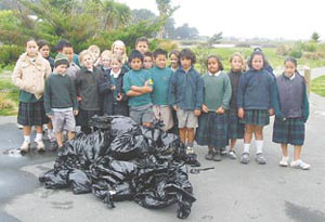 St James School’s pupils spent a day picking up litter from the Bexley Wetlands area and helped their school earn a KCB commendation.